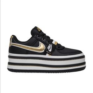 NIKE WMNS PLATFORM VANDAL 2X METALLIC GOLD